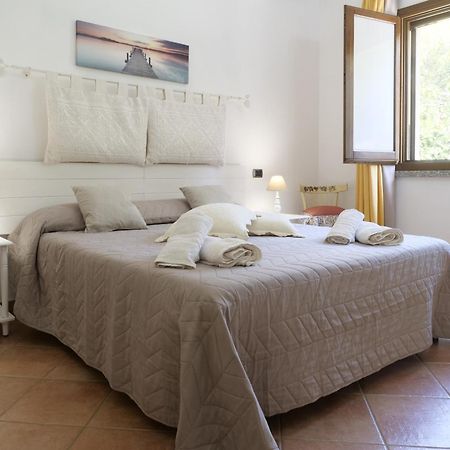 B&B La Vela Chia Bagian luar foto